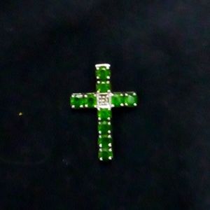Emerald .925 silver cross pendant